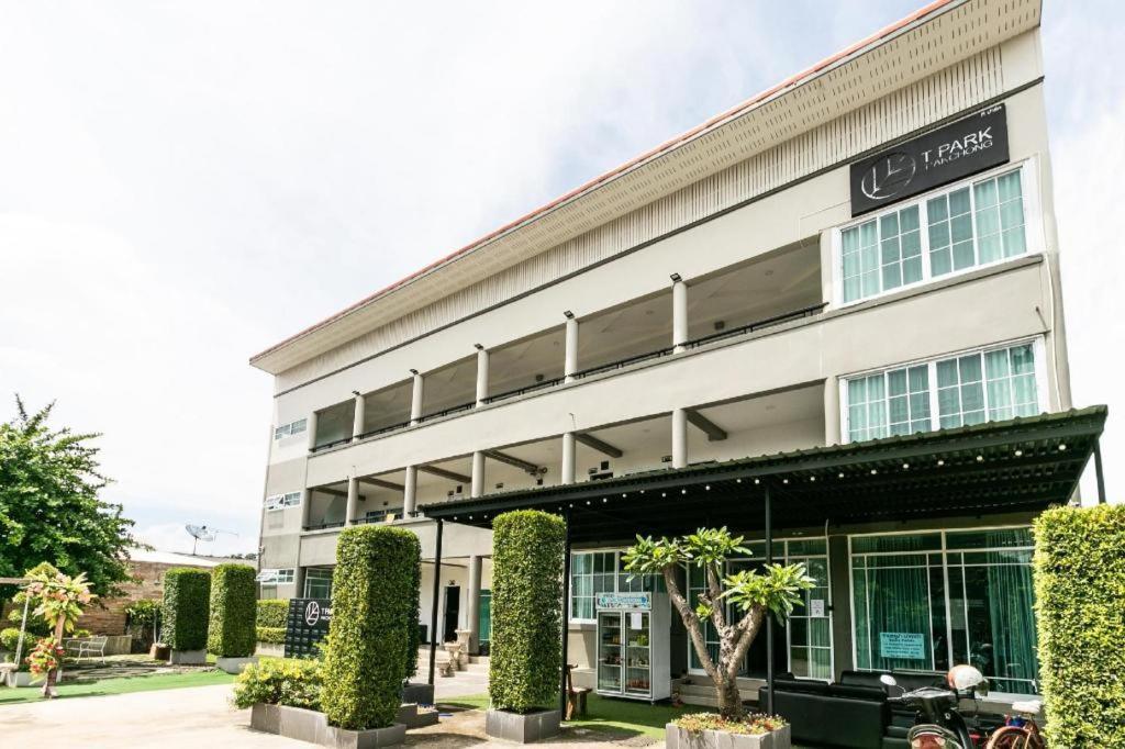 Oyo 75305 T Park Pak Chong Hotel Mu Si Exterior photo