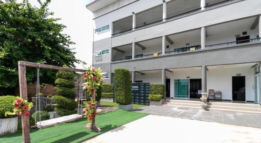 Oyo 75305 T Park Pak Chong Hotel Mu Si Exterior photo